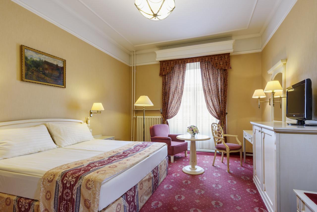 Möbelforrás szállodai lakosztály Hotel Astoria